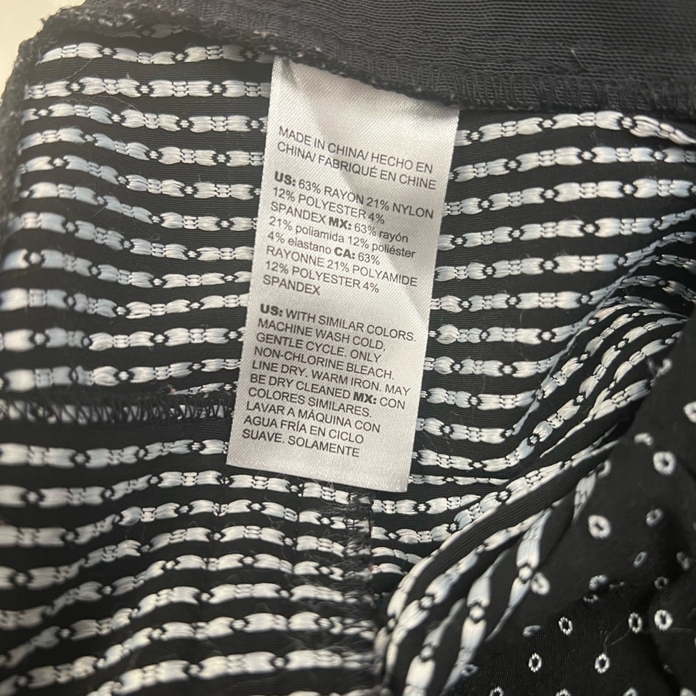 Chico’s Pull-On Black & White Pants Sz 1.5R (10) - Picture 7 of 8